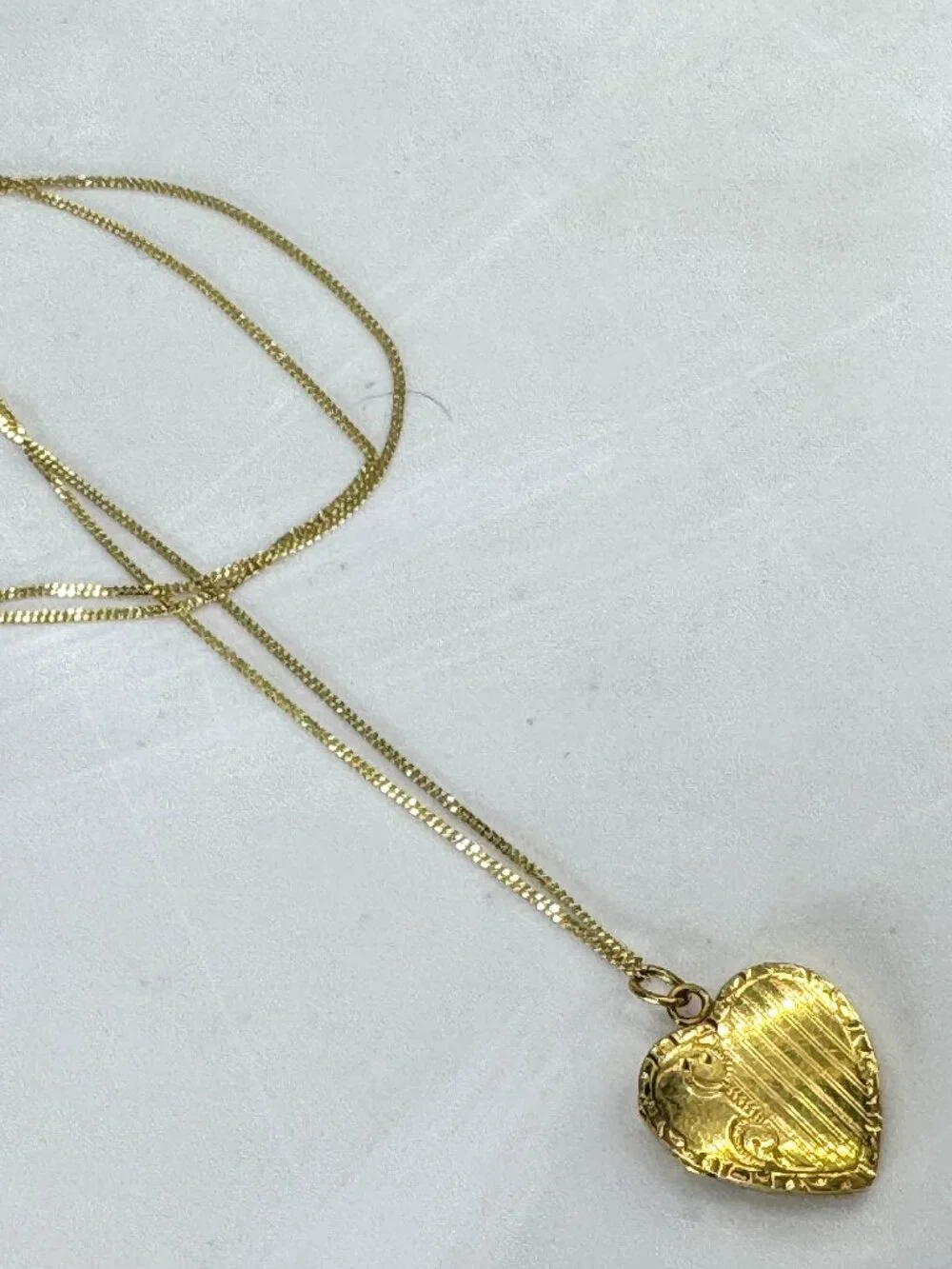 Vintage 14K gold Heart Locket necklace 16" diamond-cut chain 2.2g 16" JR1866 - Picture 2 of 6